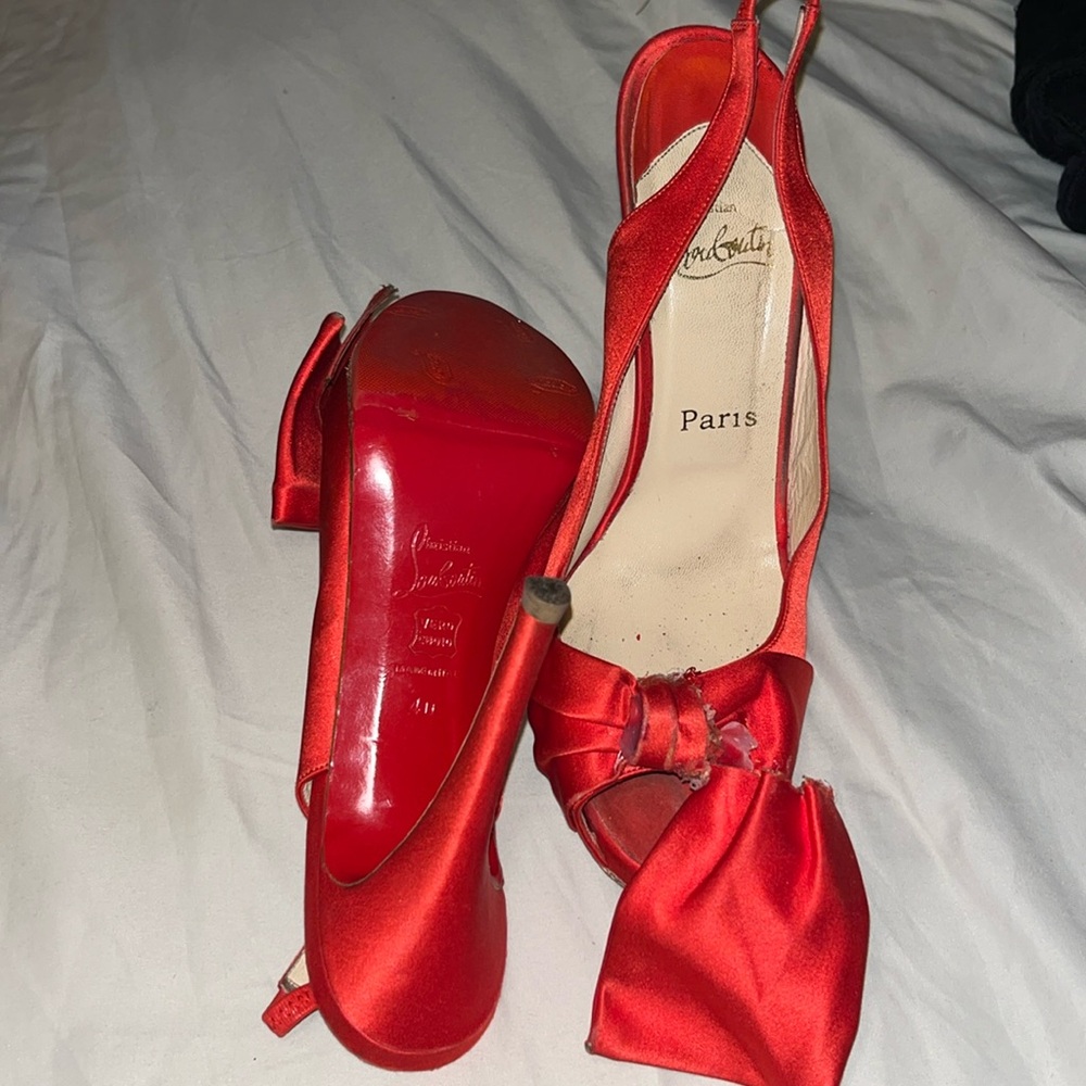 Christian Louboutin DEFECTIVE heels size 40 READ THE DESCRIPTION